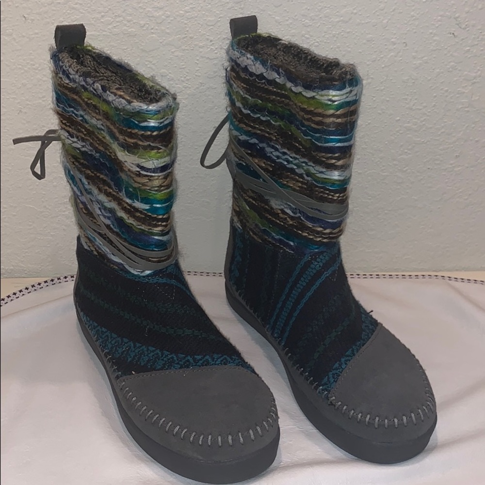 Toms women’s boots 6.5